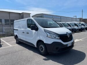 RENAULT TRAFIC 215K (1)